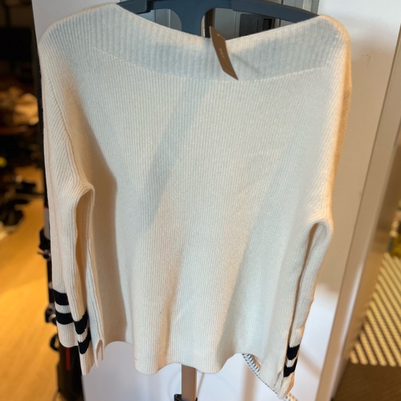 J. Crew Sweaters - J. Crew 100% cashmere scoop neck cream colored small sweater